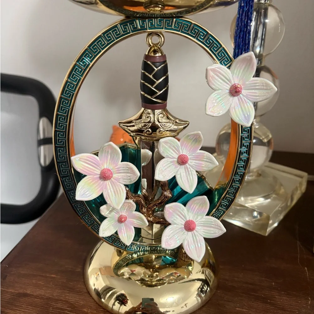 Bath & Body Works Mulan Pedestal (candle not included) - Picture 2 of 6